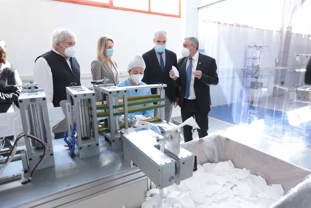 farodeVigo.es: La primera planta gallega de mascarillas iniciará su producción en Vigo en 10 días